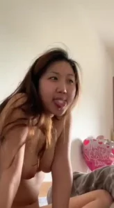 露脸骚货小女友最后吞精口爆