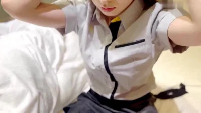 麦当劳女店员工作服都没换就来了