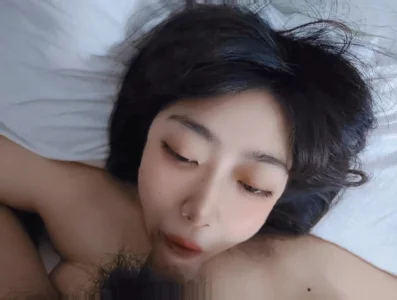 小骚货被暴力插嘴！射完吞精